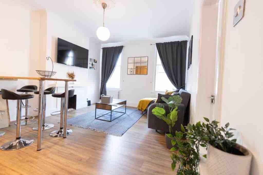 Lovely 2 Bedroom Apartment In Chelsea Sw3 London Eksteriør billede